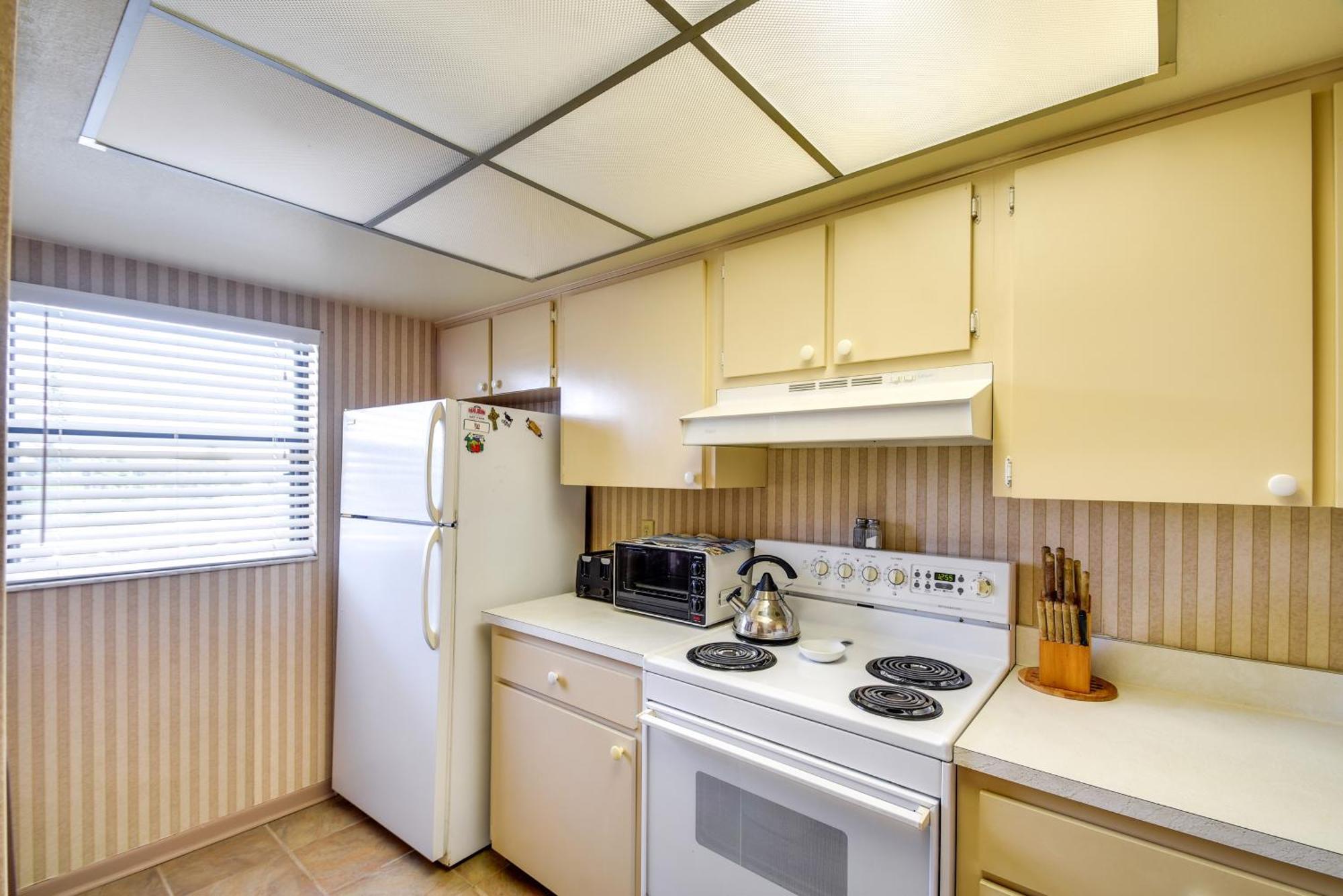 Coastal Condo With Balcony Walk To Madeira Beach! St. Pete Beach Exterior photo