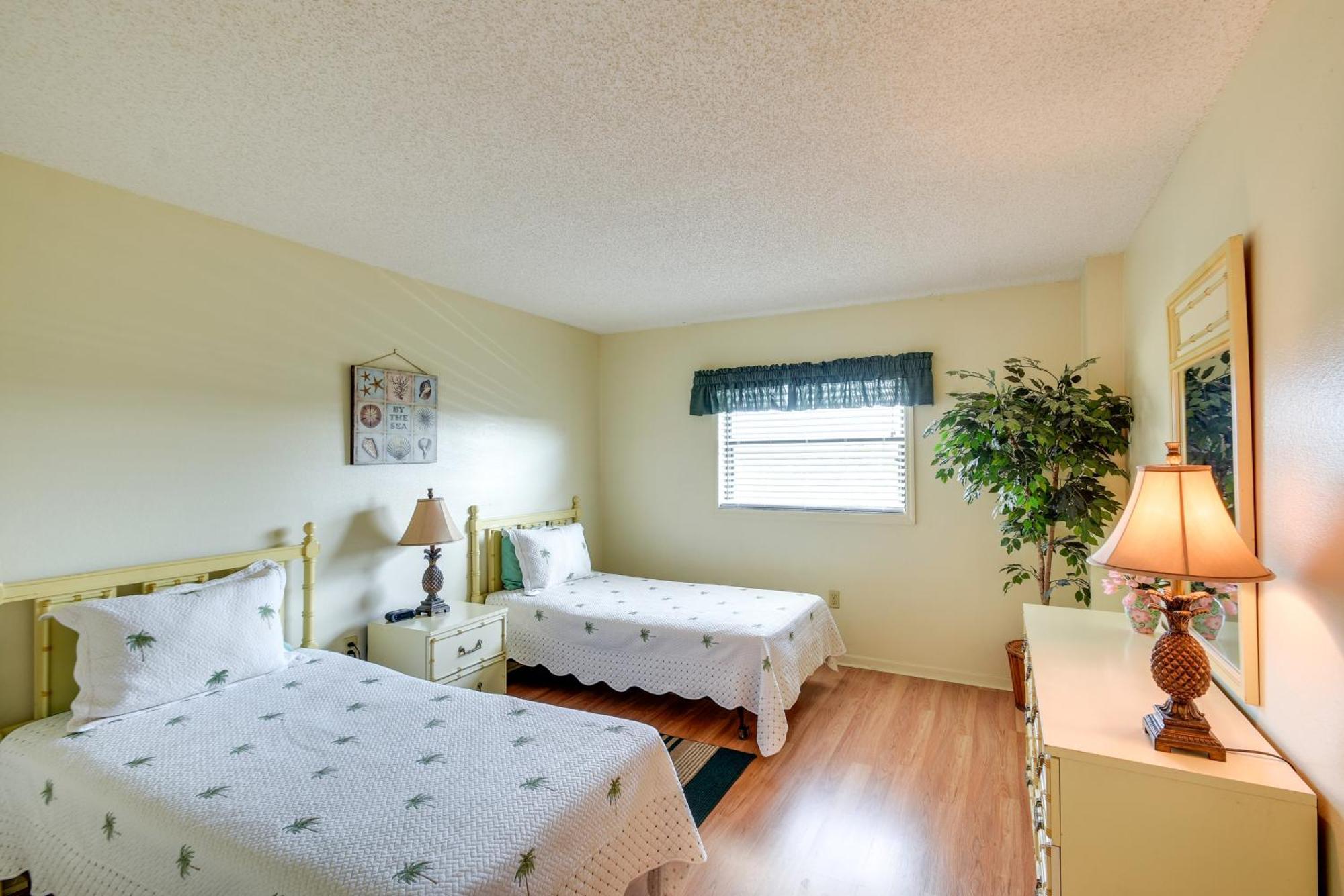 Coastal Condo With Balcony Walk To Madeira Beach! St. Pete Beach Exterior photo